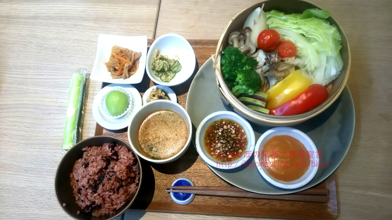 京都伏見の菓寮伊藤軒カフェで野菜たっぷり自然派ランチ。授乳室やオムツ替えシートもあって赤ちゃん子連れでも使いやすい